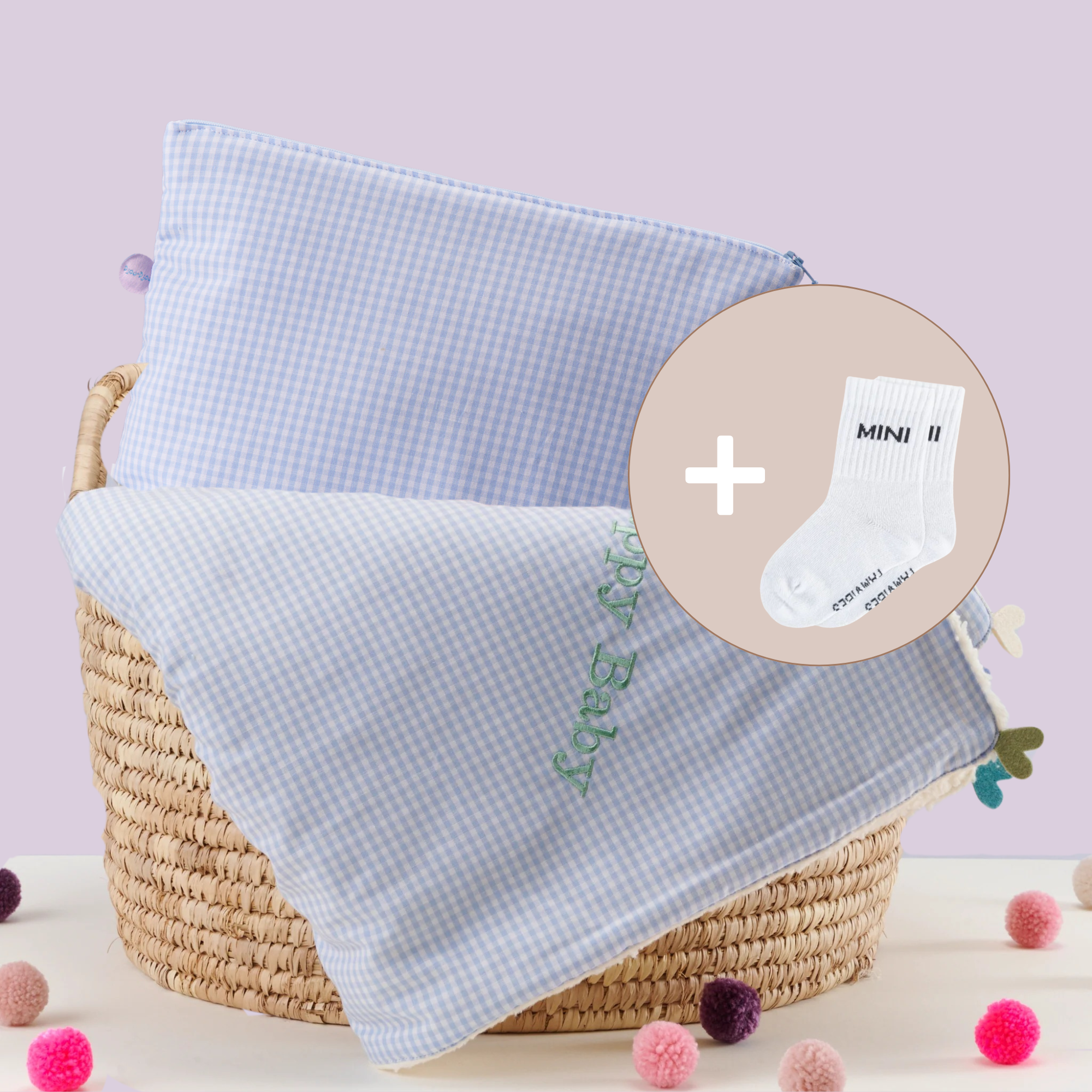 Geschenkset – personalisierte Babydecke & Kulturtasche zur Geburt mit Babysocken